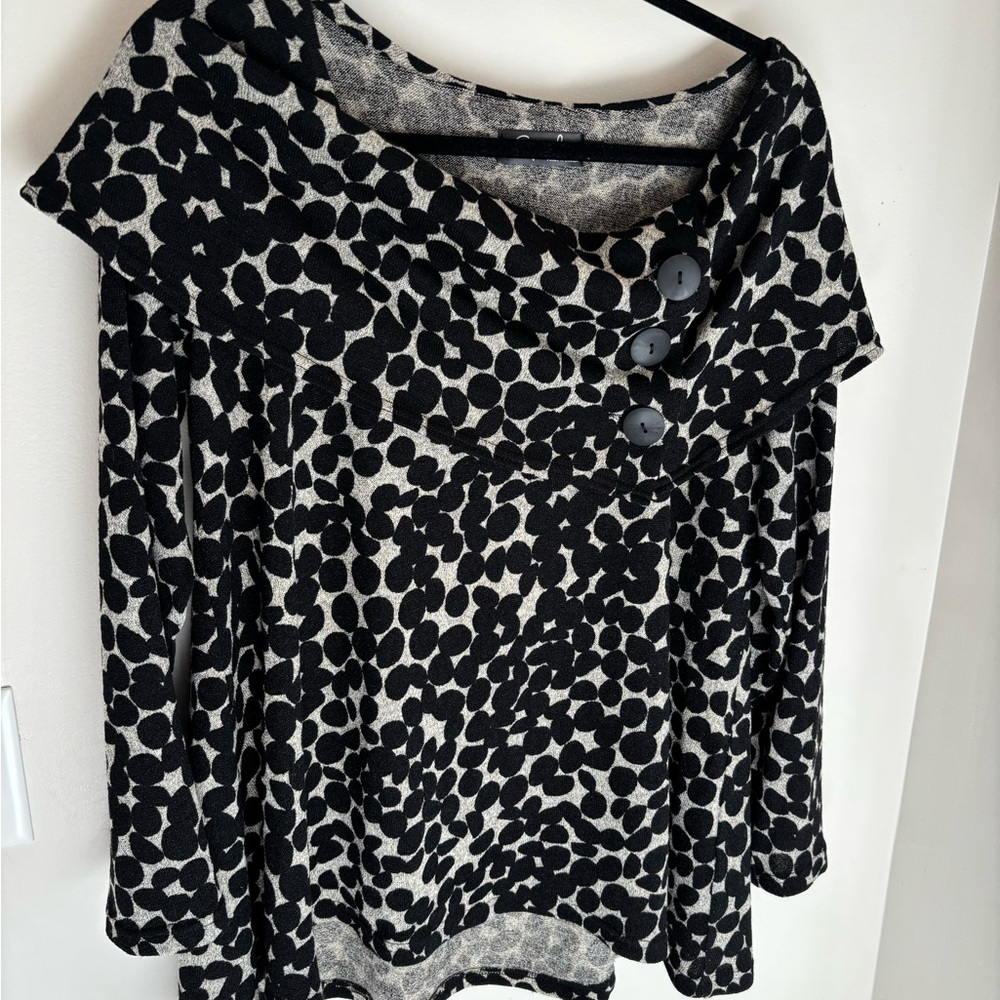 Sympli Black and Gray Mock Leopard Print Asymmetrical Hem Sweater